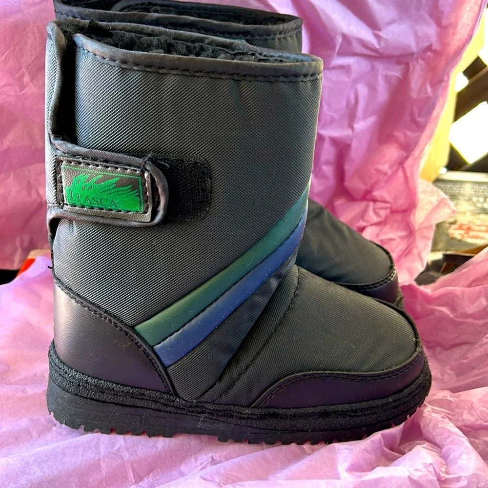 Itasca kid’s boots new without tags size 13/1